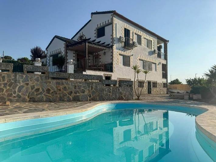 Casa de vacaciones para 12 personas, con terraza y jardín además de vistas y piscina, Se admiten mascotas - 1