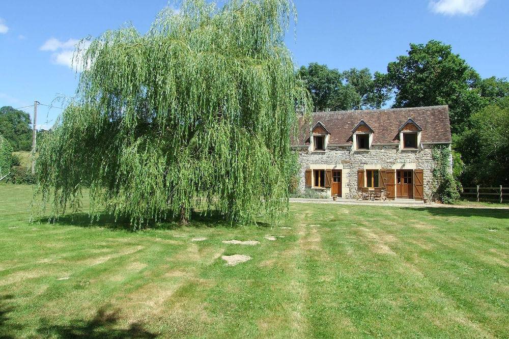 Traditional Normandy Cottage in La Bellière, Parc naturel régional Normandie-Maine