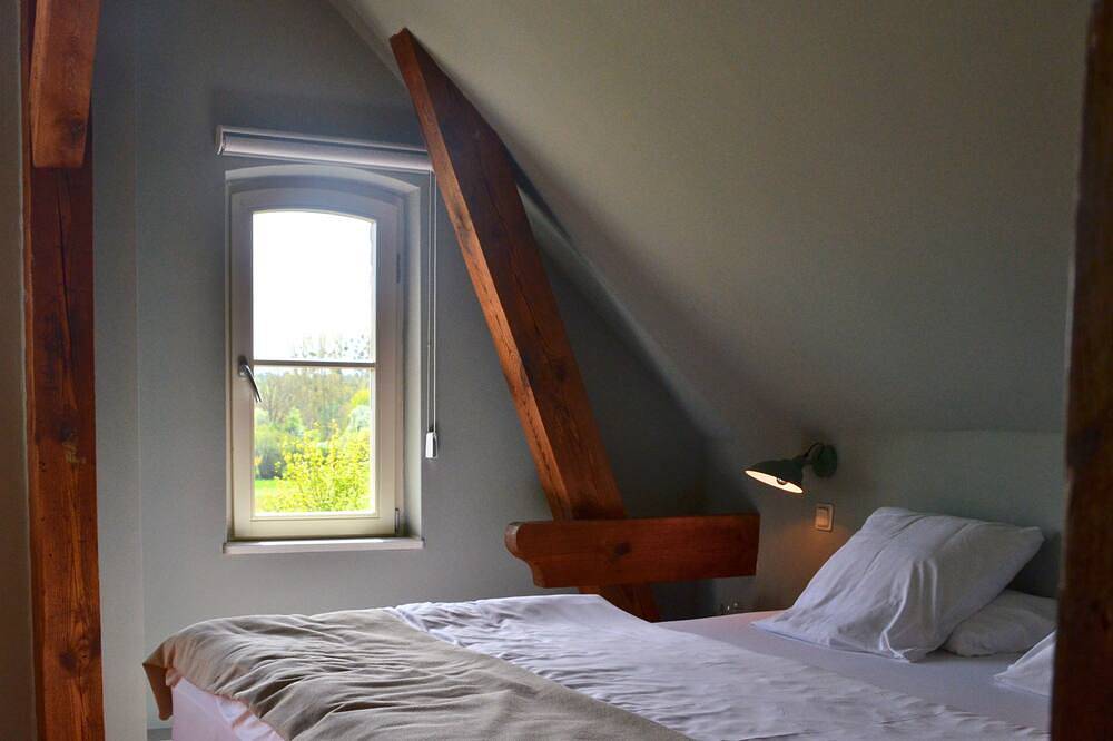 Ganze Wohnung, Doppelzimmer im Gasthaus am Finowkanal (ehemalige Schule von 1875). in Zerpenschleuse, Wandlitz