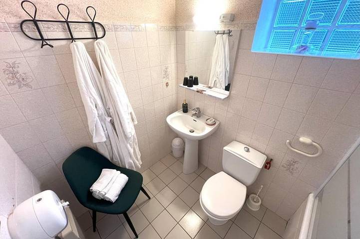 Chambre d’hôte pour 2 personnes, avec Jardin à Caurel - 3