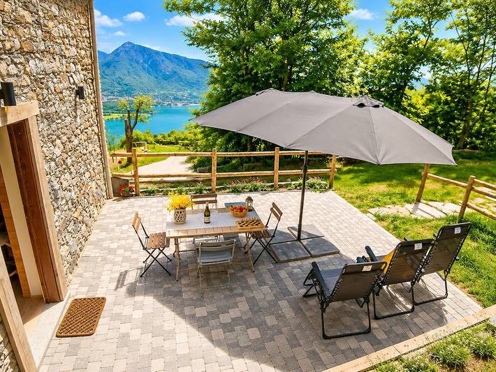 Ferienhaus für 5 Personen, mit Balkon und Terrasse sowie Garten und Seeblick am Comer See
