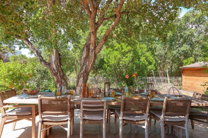 Location de vacances pour 12 personnes, avec jardin ainsi que piscine et terrasse, adapté aux familles dans Pinarellu - 3