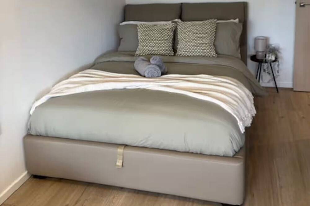 Ganze Wohnung, Above Mk Station, Modern Studio + Gym & Parking in Milton Keynes, Südostengland
