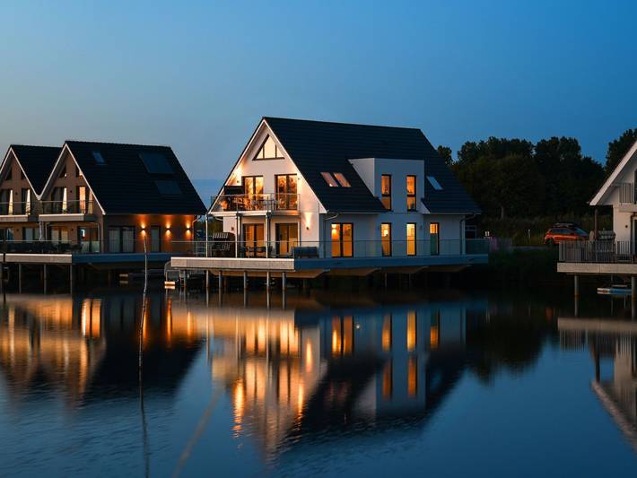 Boot für 5 Personen, mit Balkon und Terrasse sowie Seeblick und Ausblick in Ostfriesland