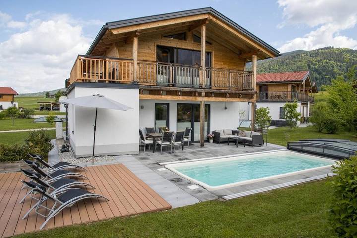 Ferienhaus für 6 Personen, mit Pool und Sauna sowie Ausblick und Garten