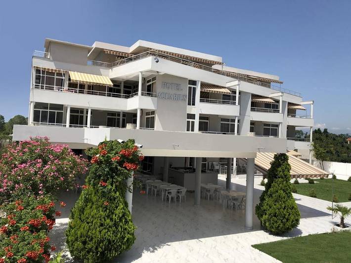 Appart’hôtel pour 12 personnes, avec Balcon et Terrasse ainsi que Jardin et Vue dans Shkodër