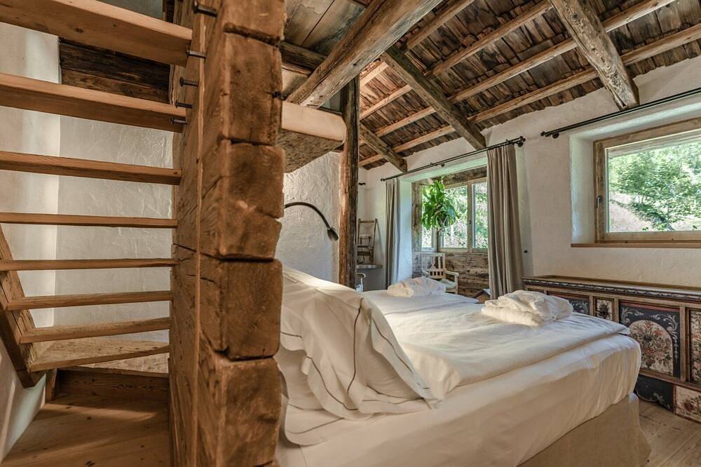 Chalet Lumiere by Elite Villas in Buchenstein, Dolomiti Superski