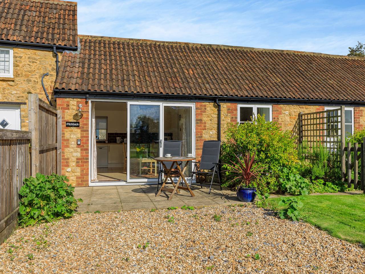 Pitch Back - Uk45387 in West Crewkerne, Somerset