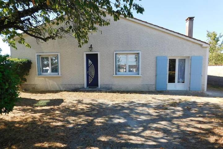 Gîte pour 6 personnes, avec jardin à Saint-Saturnin (Charente)