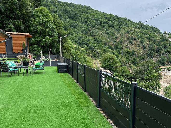 Chalet pour 6 personnes, avec jardin et terrasse, adapté aux familles en Ardèche