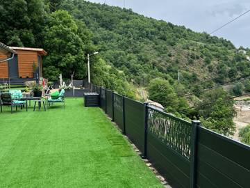 Chalet pour 6 personnes, avec terrasse et jardin, adapté aux familles en Ardèche
