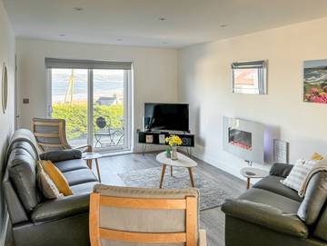 Log Cabin for 6 People in Benllech, Isle of Anglesey, Photo 4