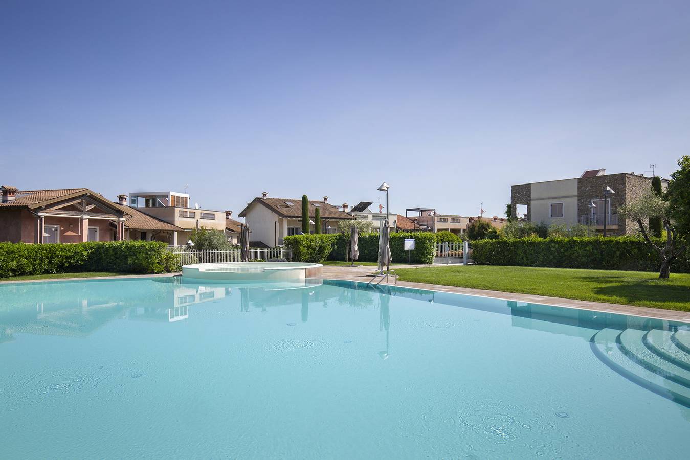 Apartamento entero, Apartment Delphine with shared Pool in Castelnuovo del Garda, Montañas Garda