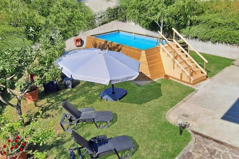 Matilde, Villa, own pool,  edge of village, walking distance of facilities in San Romano in Garfagnana, Garfagnana