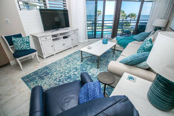 Vacation rental for 5 people, with hot tub and balcony as well as pool, with pets in New Smyrna Beach