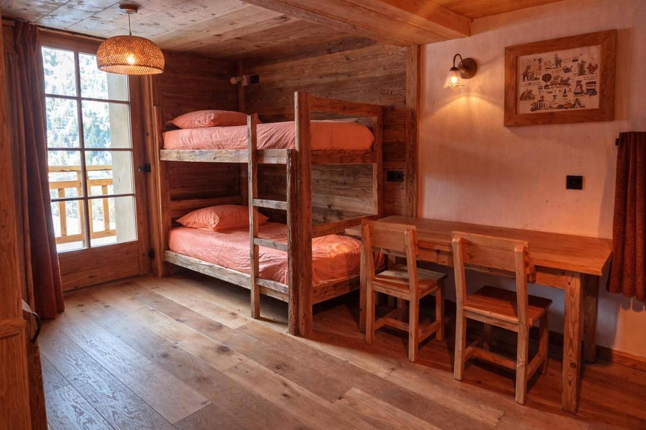 Mixed Dormitory Room in Valmeinier, Région de Saint-Jean-de-Maurienne