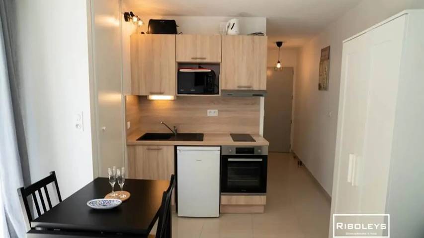 Gîte pour 5 personnes, avec Terrasse et Jardin dans Plage de la Farinette - 4