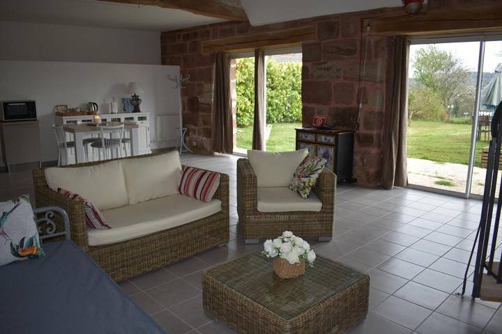 Gîte pour 4 personnes, avec jardin et vue, adapté aux familles à Segonzac (Corrèze)