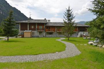 Chambre d’hôte pour 2 personnes, avec vue ainsi que jardin et sauna dans Vallée d'Aoste