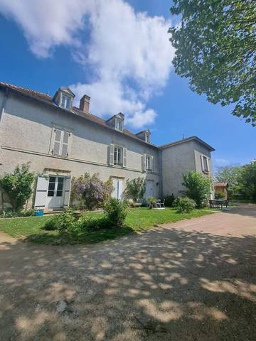 Gîte pour 4 personnes, avec jardin à Jons