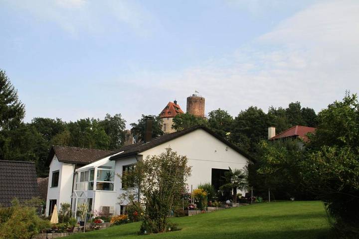 Ferienwohnung für 2 Personen, mit Terrasse und Garten sowie Sauna und Ausblick in Burgthann