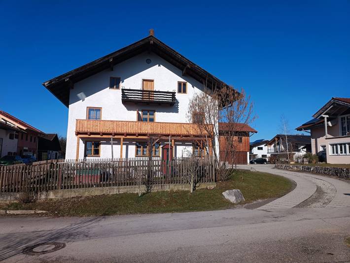 Ganze Ferienwohnung, Beim Schmied - Ferienwohnung Rosa 35qm mit Balkon in Schechen, Landkreis Rosenheim
