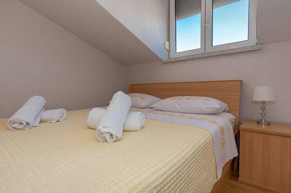 Ganze Wohnung, Appartement mit Terrasse und voll ausgestattet in Biograd na Moru, Zadar