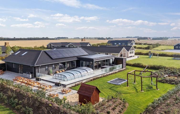 Ferienhaus für 36 Personen, mit Terrasse und Garten sowie Sauna in Hostrup Strand