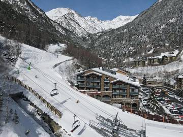 Hôtel pour 4 personnes, avec jacuzzi ainsi que sauna et balcon dans Arinsal