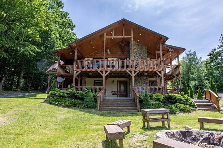 Vacation rental for 16 people, with sauna and yard in Sugar Mountain