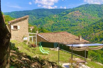 Gîte pour 4 personnes, avec jardin et terrasse à Asperjoc