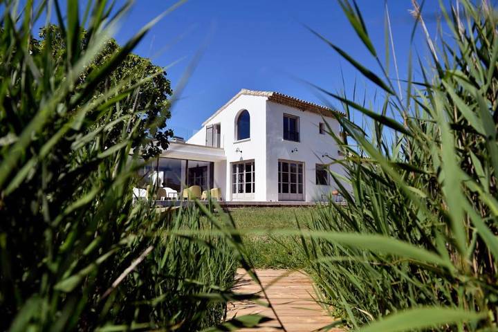 Chambre d’hôte pour 10 personnes, avec vue ainsi que jardin et vue sur le lac à Saintes-Maries-de-la-Mer - 3