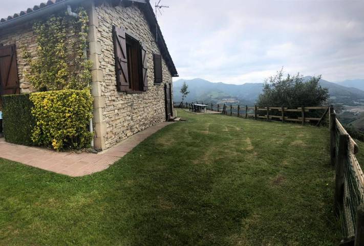 Location de vacances pour 4 personnes, avec terrasse et vue, animaux acceptés à Uhart-Cize - 4