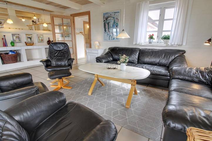 Nice home in Ringkøbing w/ 5 Bedrooms and Sauna in Ringkøbing, Holmsland Klit
