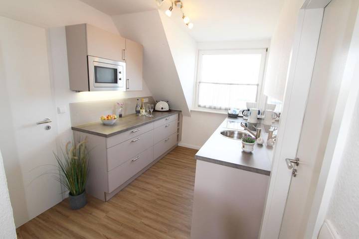 Ganze Wohnung, Sehr geräumige Drei-Zimmer-Wohnung in strandnaher Top-Lage! in Nordfriesische Inseln (Schleswig-Holstein) (Schleswig-Holstein), Wenningstedt