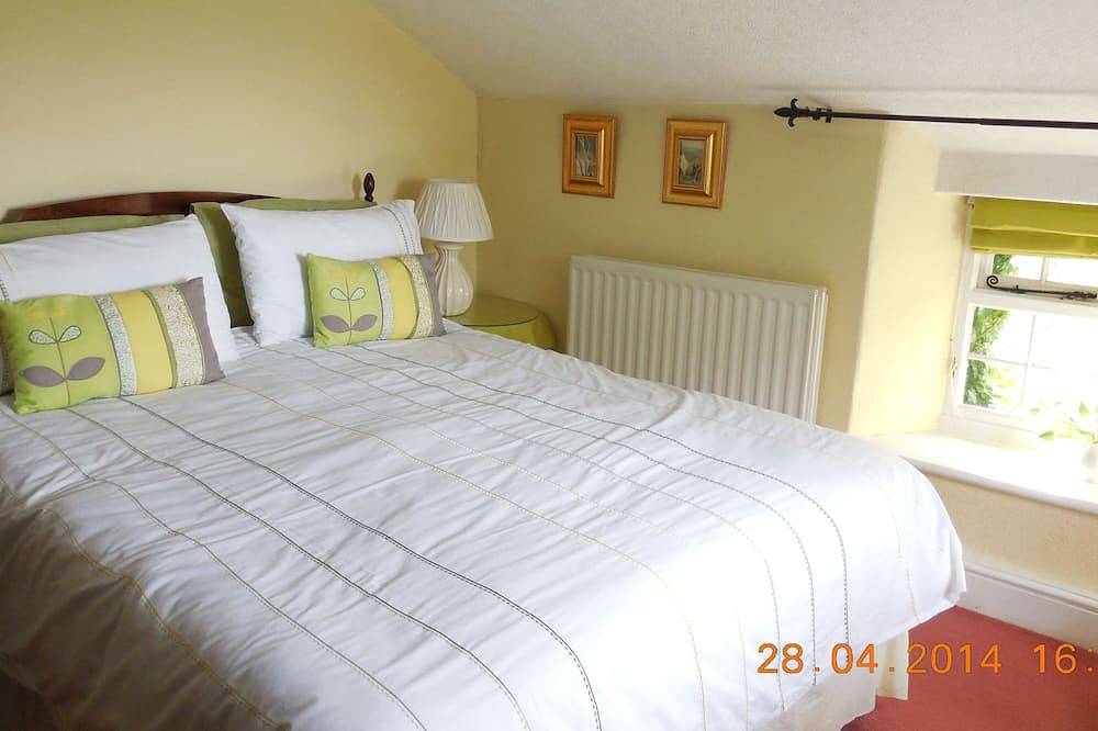 Beamed Rural Cottage in Secluded Area, Tranquil Retreat, Near Local Attractions in Barrow-in-Furness, Cumbria