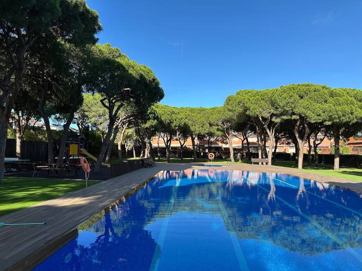 Maison de vacances pour 8 personnes, avec Balcon et Terrasse ainsi que Jardin et Piscine à Gavà