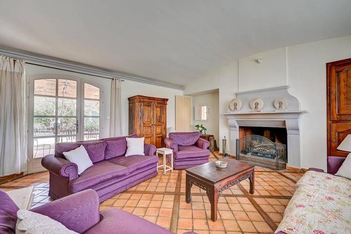 Location de vacances pour 8 personnes, avec jardin ainsi que piscine et terrasse, animaux acceptés à La Bastide-des-Jourdans - 3