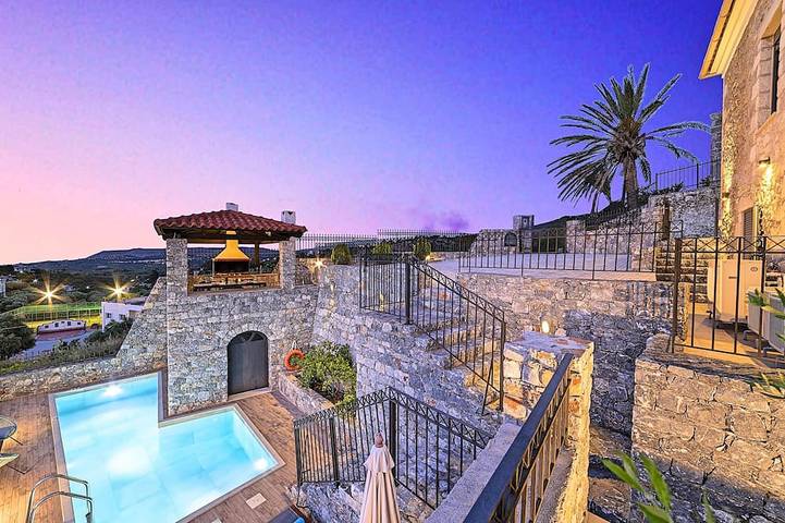 Ferienhaus für 10 Personen, mit Balkon und Garten in Kournas