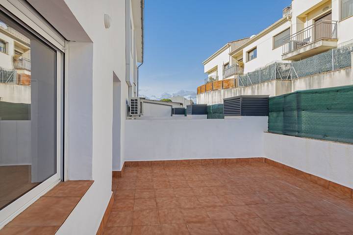 Gîte pour 3 personnes, avec terrasse dans San Martin Sarroca