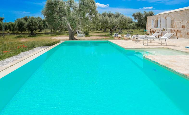 Villa 'Trullo Delori with Infinity Pool' with Private Pool, Wi-Fi and Air Conditioning in Villa Castelli, Salento