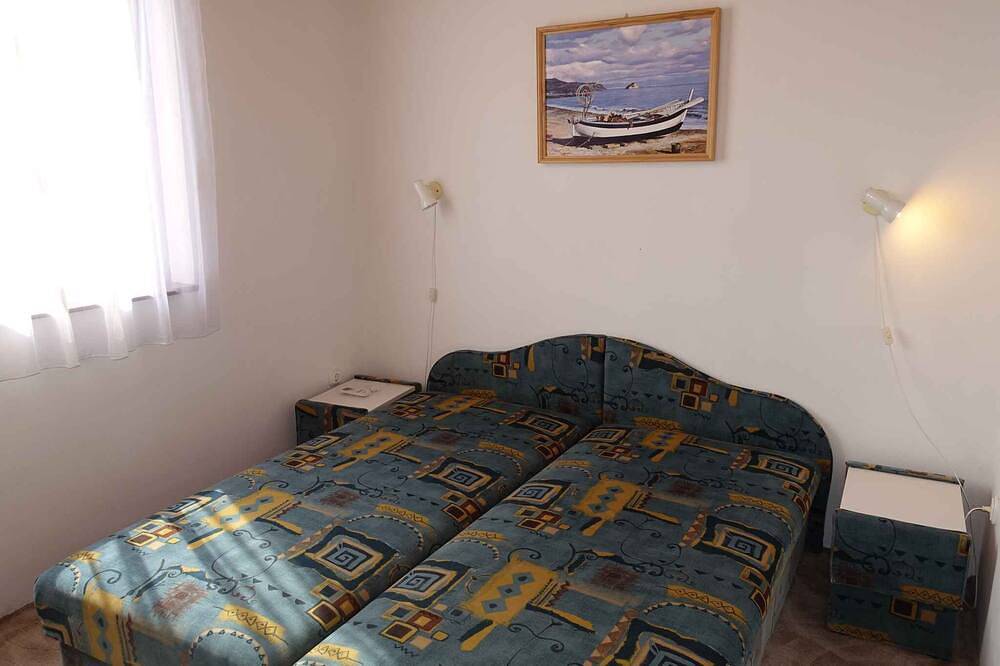 Casa vacanze con piscina riscaldabile e vicino alla spiaggia in Balatonmariafurdo, Riva Meridionale del Lago Balaton
