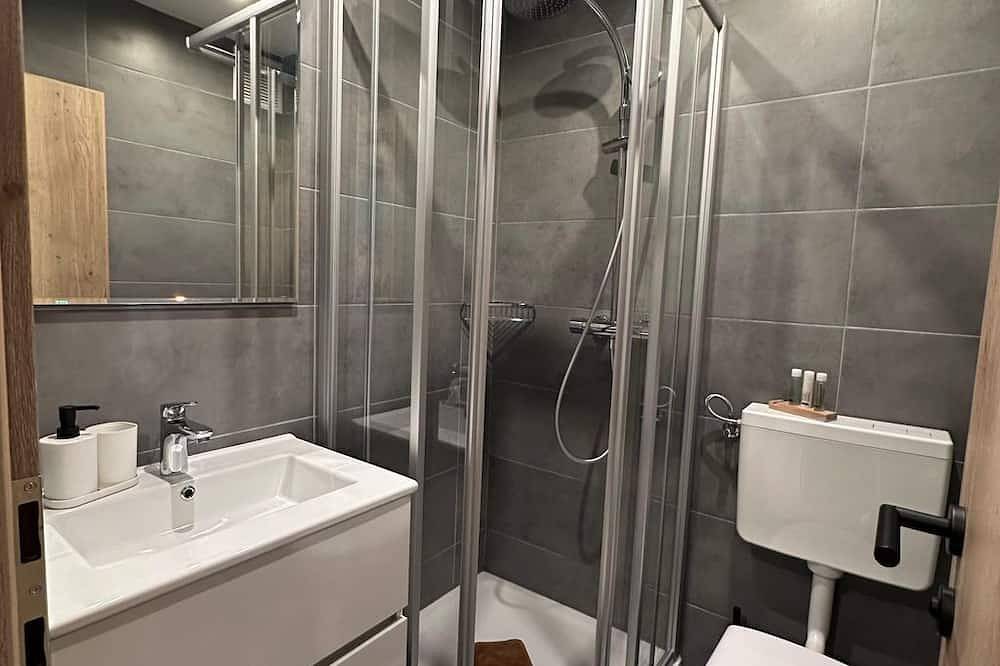 Doppelzimmer mit Dusche, Wc - Pension Haus Tirol in Leogang, Pinzgau