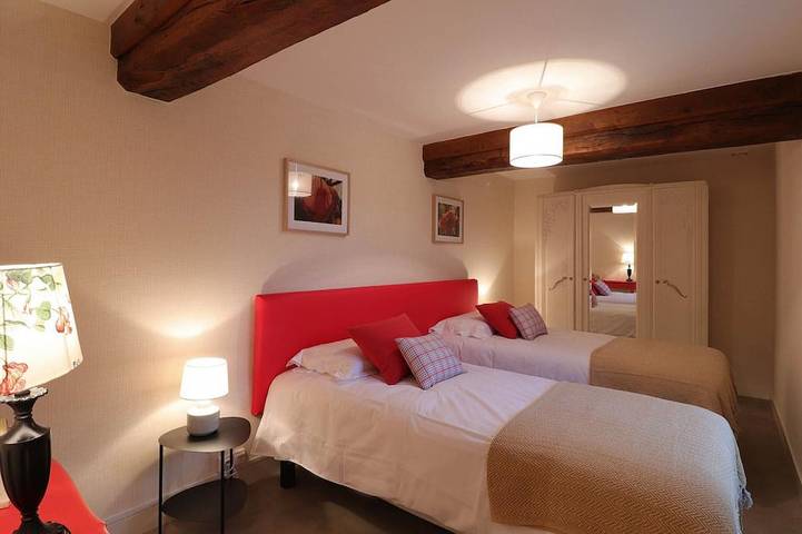 Gîte pour 10 personnes, avec terrasse et jardin, animaux acceptés dans Tinchebray-Bocage - 3