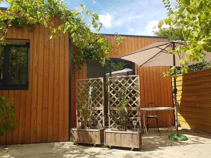 Location de vacances pour 2 personnes, avec Terrasse ainsi que Jardin et Piscine à Le Gué-d'Alleré