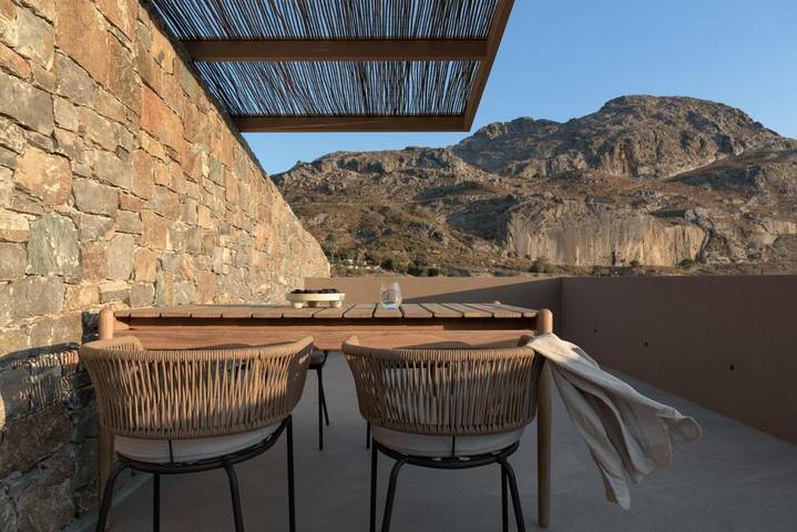 Hôtel pour 3 personnes, avec jardin et bassin pour enfant ainsi que vue et piscine