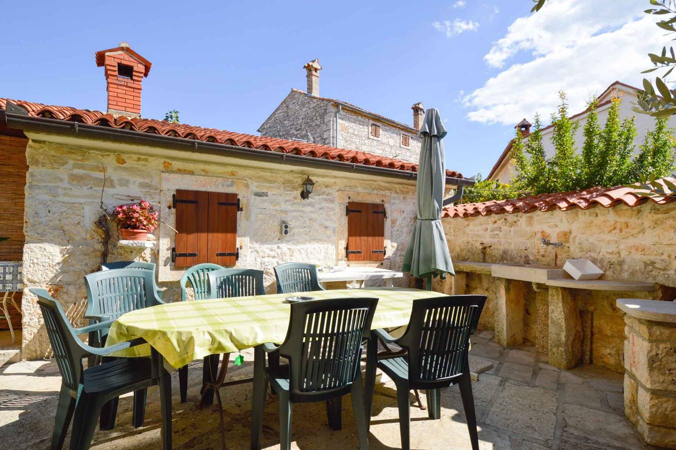 Ganze Ferienwohnung, Ferienwohnung mit Terrasse und Klimaanage  in Vinkuran, Südküste Istrien