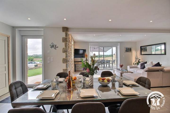 Gîte pour 8 personnes, avec jacuzzi et jardin à Plouguiel - 4