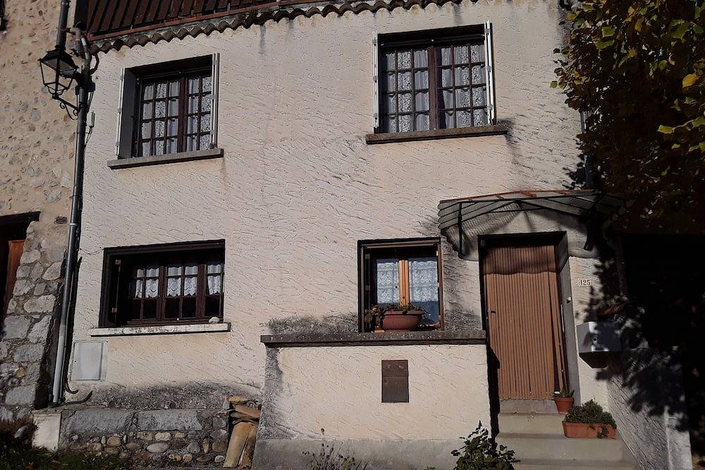 Maison de village belle vue à proximité de sentiers de randonnées in Val-Buëch-Méouge, Région de Gap