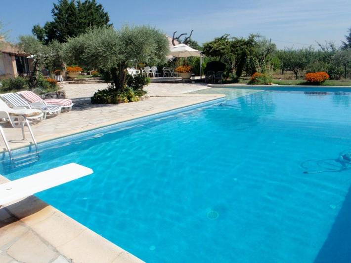 Location de vacances pour 6 personnes, avec piscine ainsi que jardin et vue, adapté aux familles à La Verdière - 2